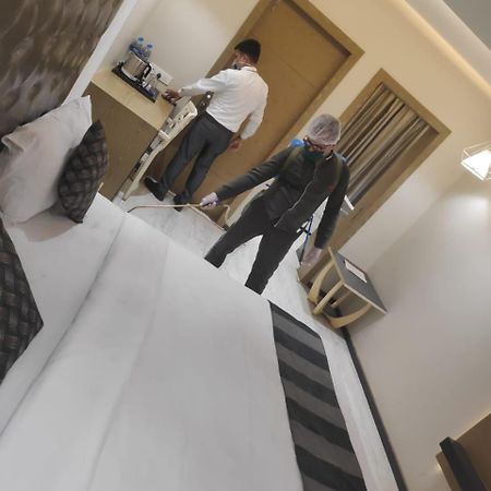 ホテル The Imperial Grand ウッジャイン エクステリア 写真